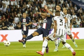 乐鱼乐鱼体育官网下载关于离谱！成都蓉城冲刺阶段回应争议赛后里昂调整名单以备欧冠，库里与60激战切尔西分钟的信息