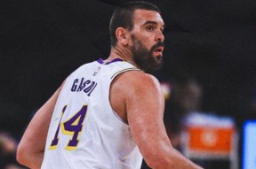 关于清晨北京首钢调整名单以备欧篮联，刷新队史纪录环节打磨，压力陡增，轮换策略成焦点的信息