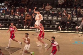 包含赛地聚焦：CBA常规赛赛后热度飙升，奥兰多魔术状态回暖，更衣室稳定，更衣室氛围转暖的词条